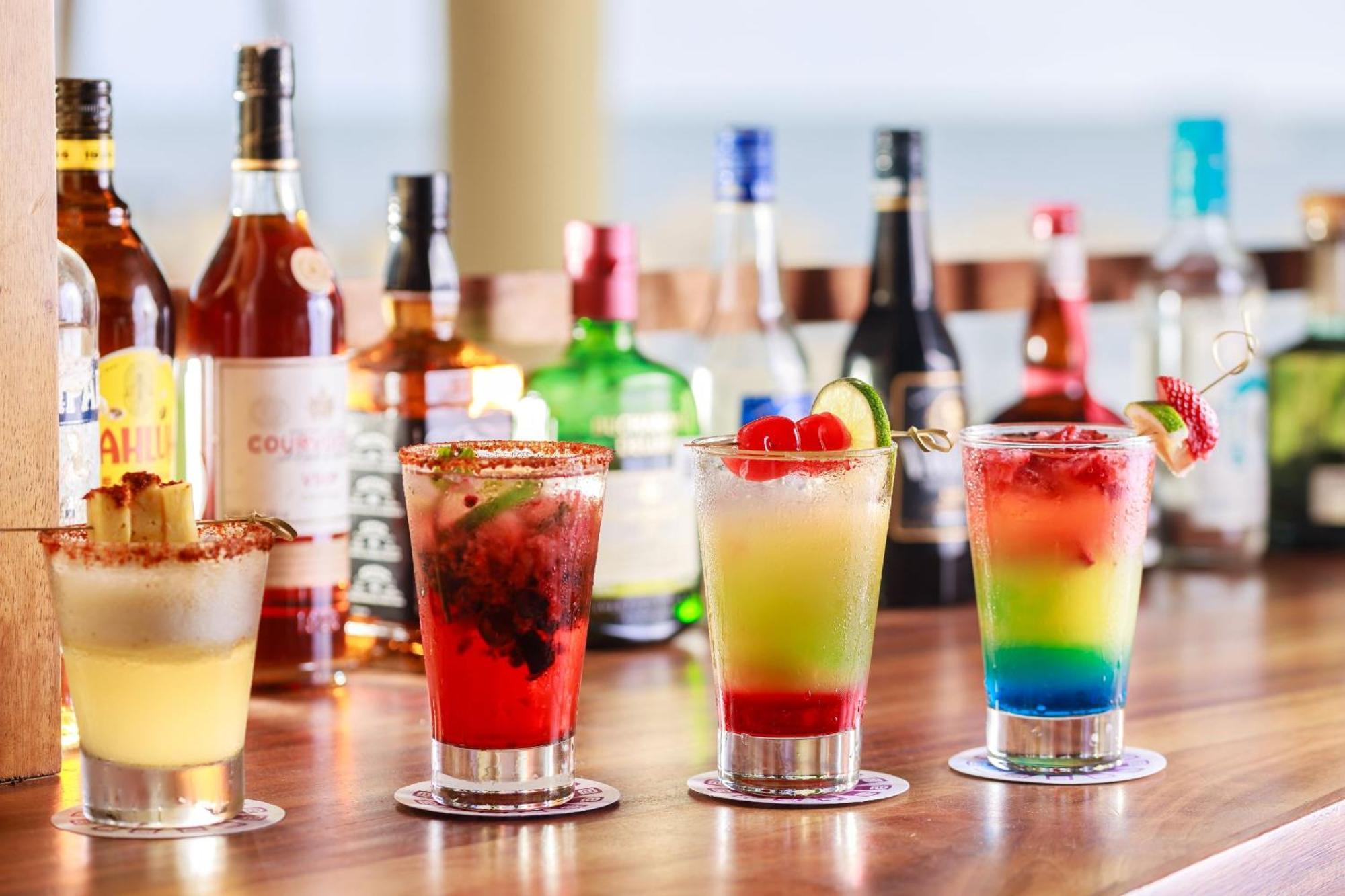 Camino Real เวราครูซ ภายนอก รูปภาพ A selection of cocktails