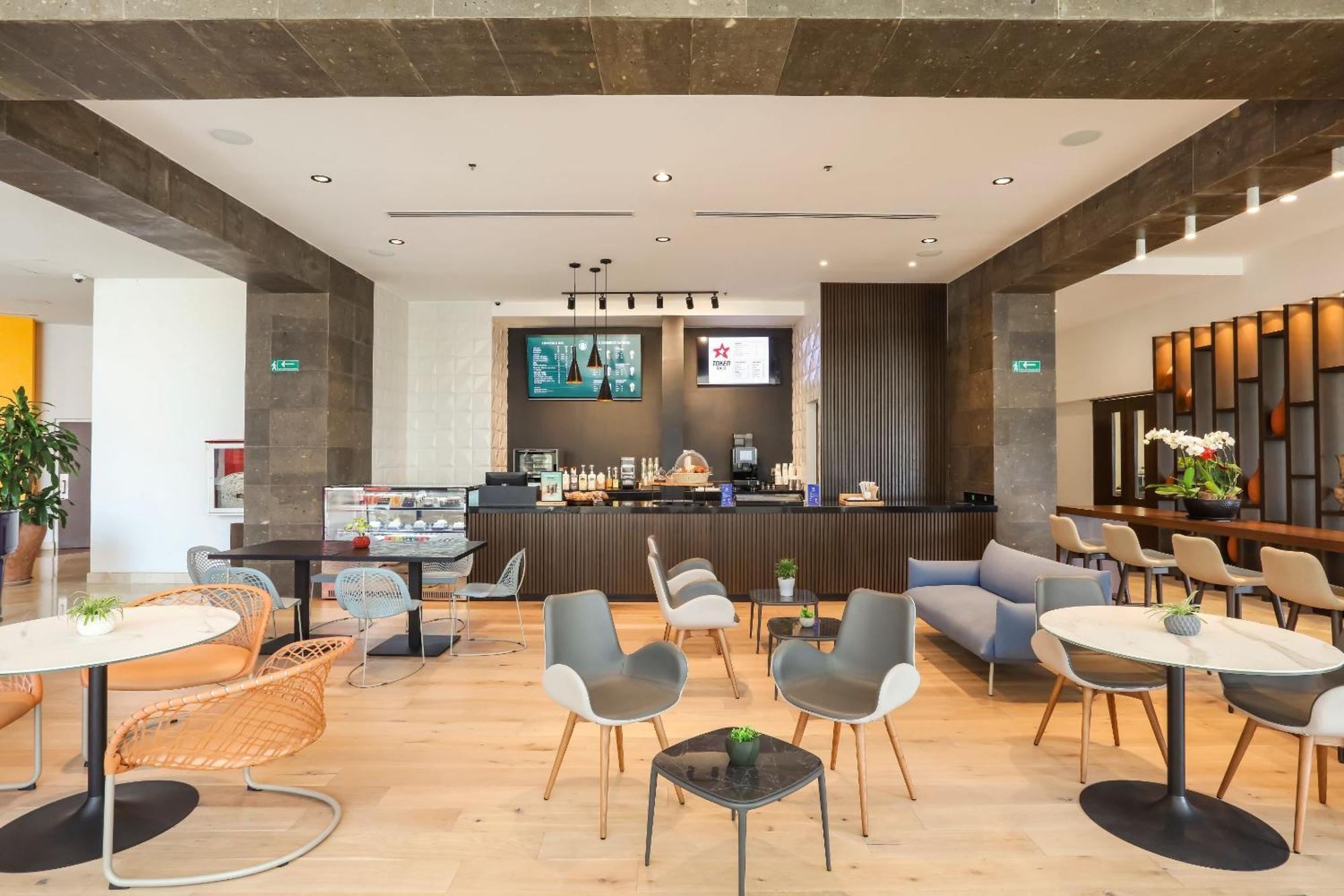 Camino Real เวราครูซ ภายนอก รูปภาพ The lounge at Changi Airport