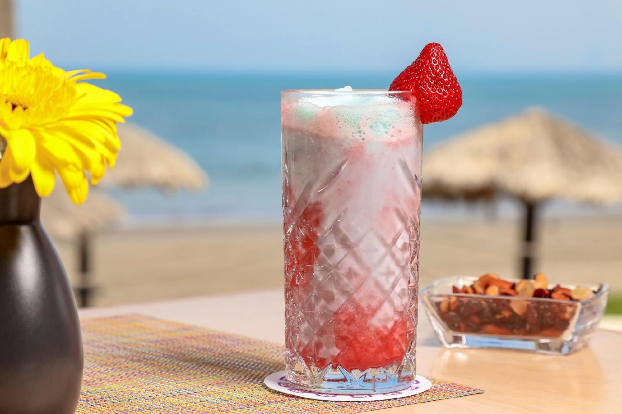 Camino Real เวราครูซ ภายนอก รูปภาพ A strawberry and lime Italian soda