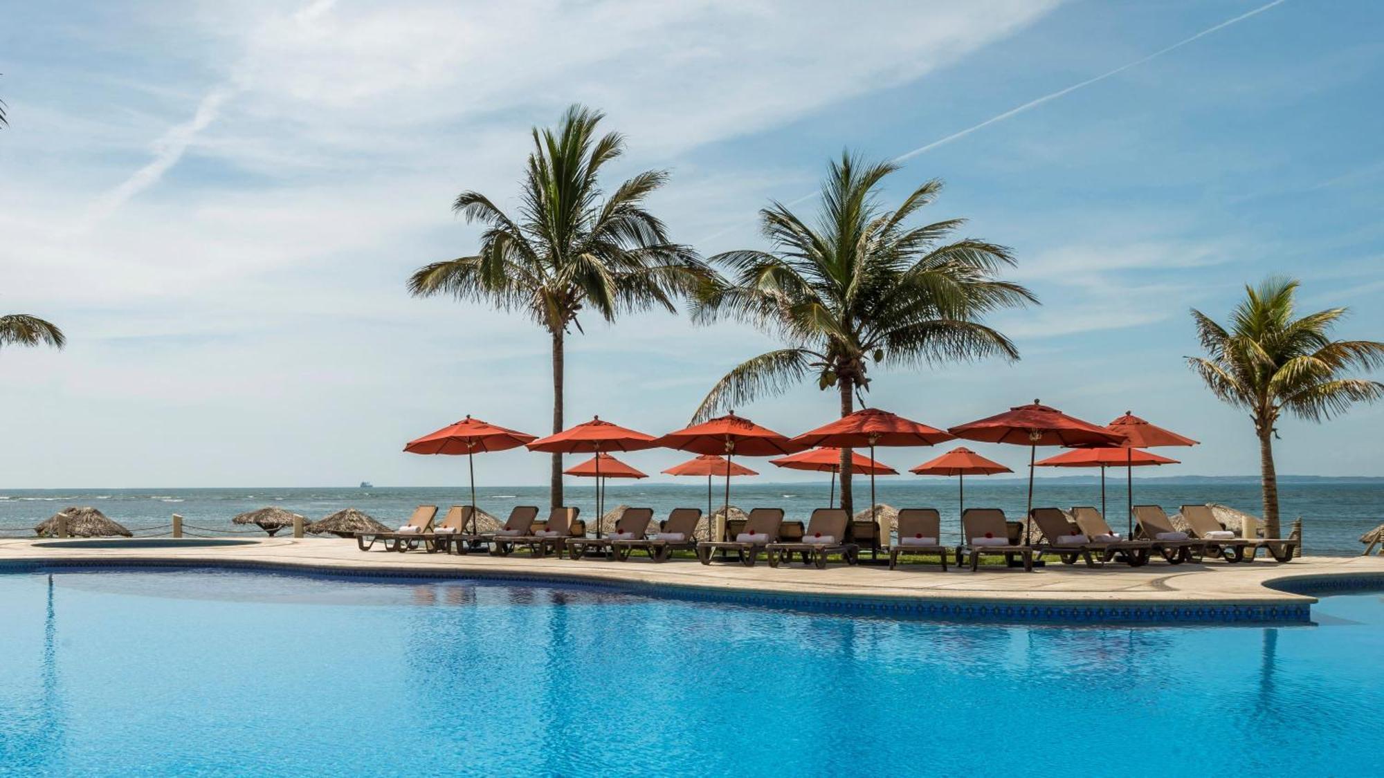 Camino Real เวราครูซ ภายนอก รูปภาพ The pool at the Sheraton Nha Trang Hotel & Spa Resort